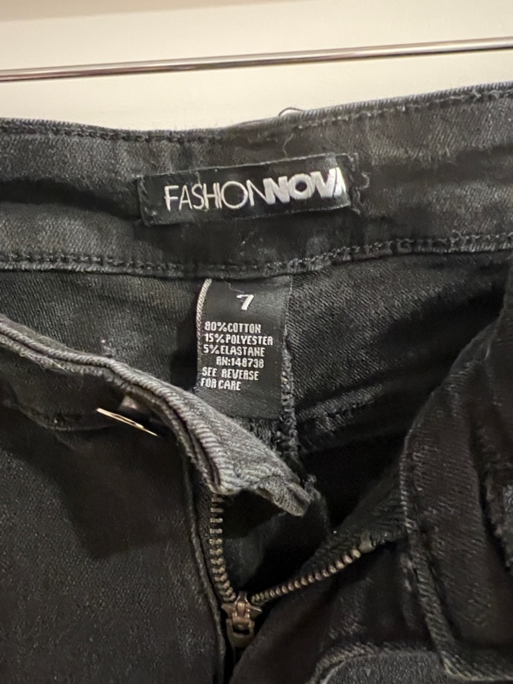 Distressed jeans - Picture 4 of 4